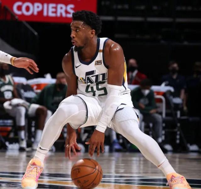 福建队鏖战雄鹿,戈贝尔扛起全队 福建队鏖战雄鹿,戈贝尔扛起全队