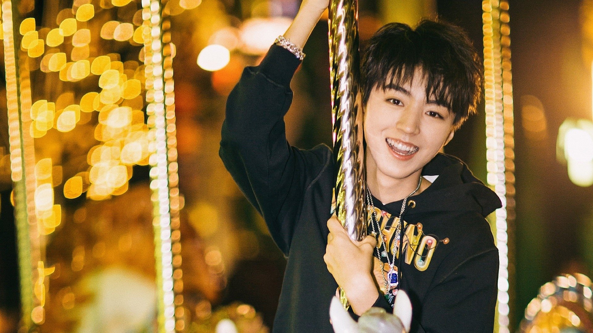 双重赛场的唯一剧本，劳塔罗如何用一个下午征服足球与F1